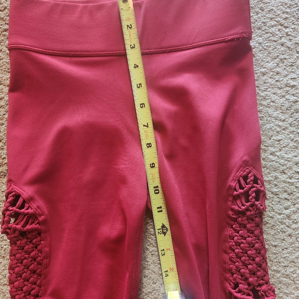 Carbon38  Sayang Tanjung Crochet Leggings Red Size Small - Picture 5 of 8